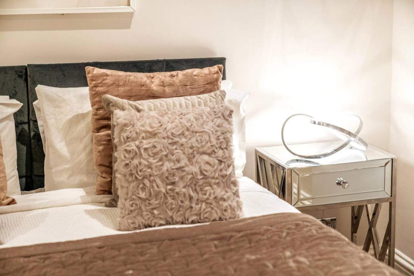 Niru Experience Jewel Of Ifield Road Apartment London Ngoại thất bức ảnh