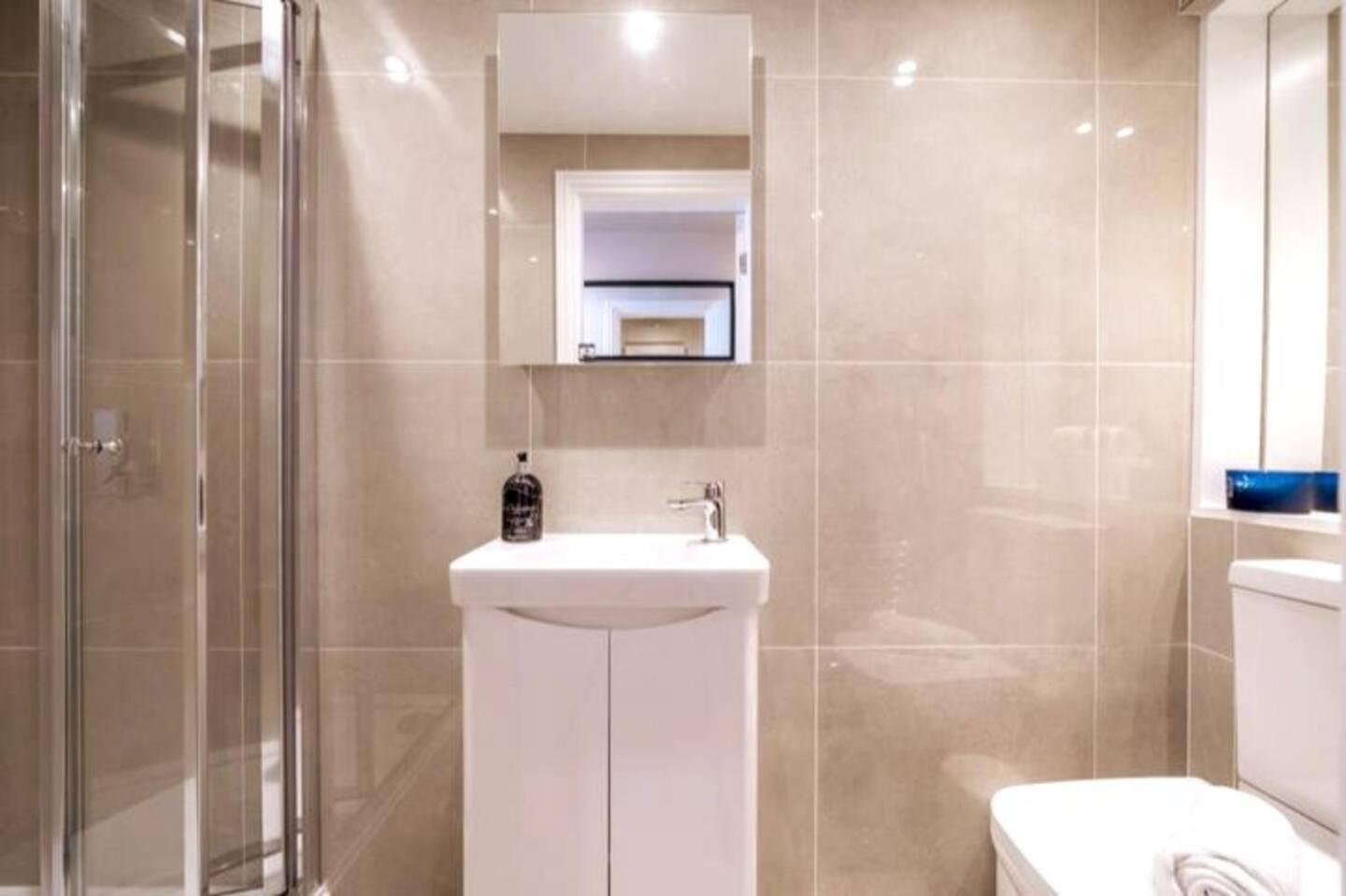 Niru Experience Jewel Of Ifield Road Apartment London Ngoại thất bức ảnh